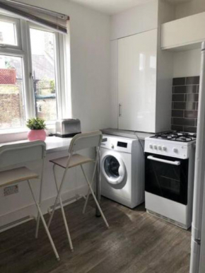Entire 2 Bed-Room Flat Near Portobello Market
